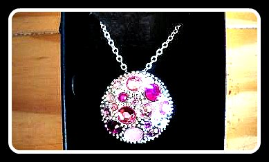 collier medaille rose
